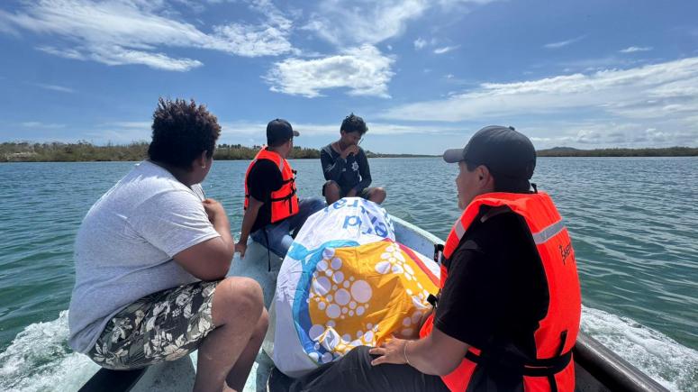 Cuatrimotos, barcos y cocineros: cómo WCK apoya a las familias en México tras el huracán Erick