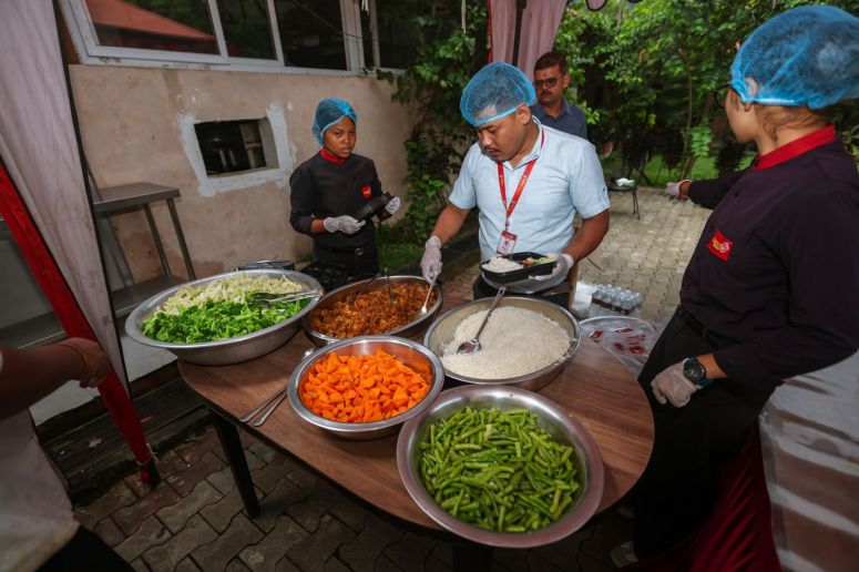 En terreno: WCK abre cocinas comunitarias en Nepal