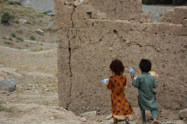 Hot meals, water & baby formula for communities devastated by deadly earthquake in Afghanistan