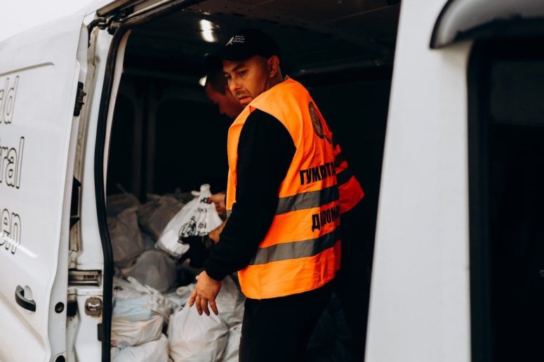 The situation in Kherson remains incredibly difficult—relentless shelling prevents the restoration of vital infrastructure like water, electricity & comms, and the destruction of the Kakhovka Dam impacted harvest. WCK regularly delivers meal kits here to support. #ChefsForUkraine