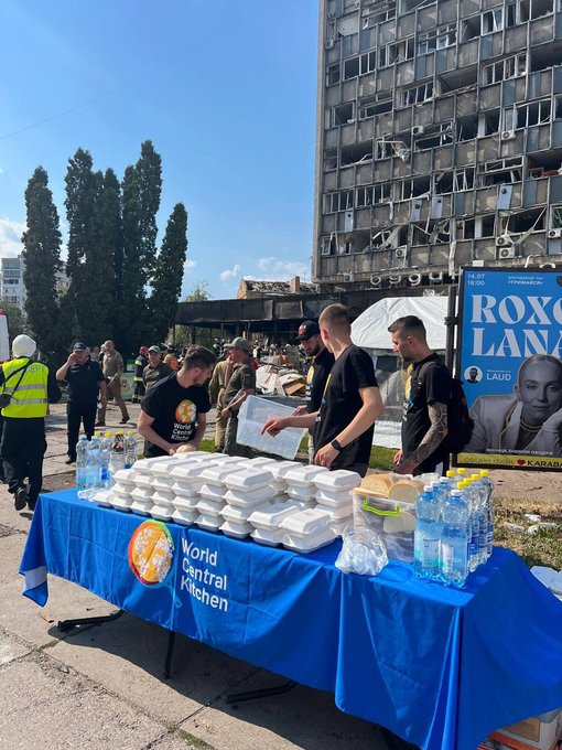 Russian missiles hit the central Ukrainian city of Vinnytsia today, killing at least 22 people. Local WCK restaurants have been cooking for refugee families here each day, so they jumped in to support, serving 1,500 meals to first responders & neighbors so far. #ChefsForUkraine