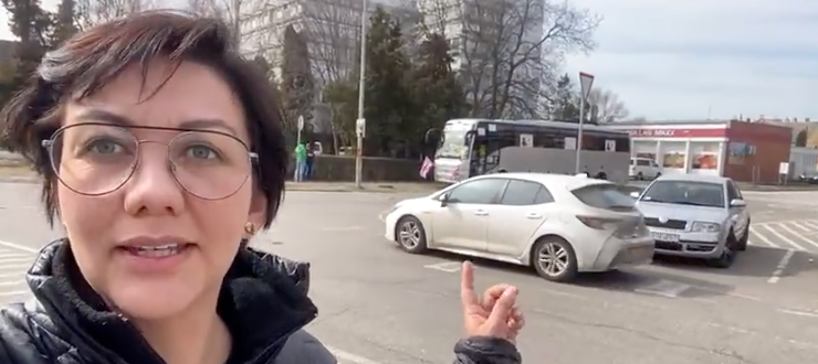Fatima from the @WCKitchen team is in Zahony, Hungary at the train station where families fleeing from Ukraine are arriving. There is a bus with teddy bears for kids & WCK has set up a tent with hot meals…Today was soup, spaghetti, beef, potatoes, vegetables! #ChefsForUkraine 🇺🇦