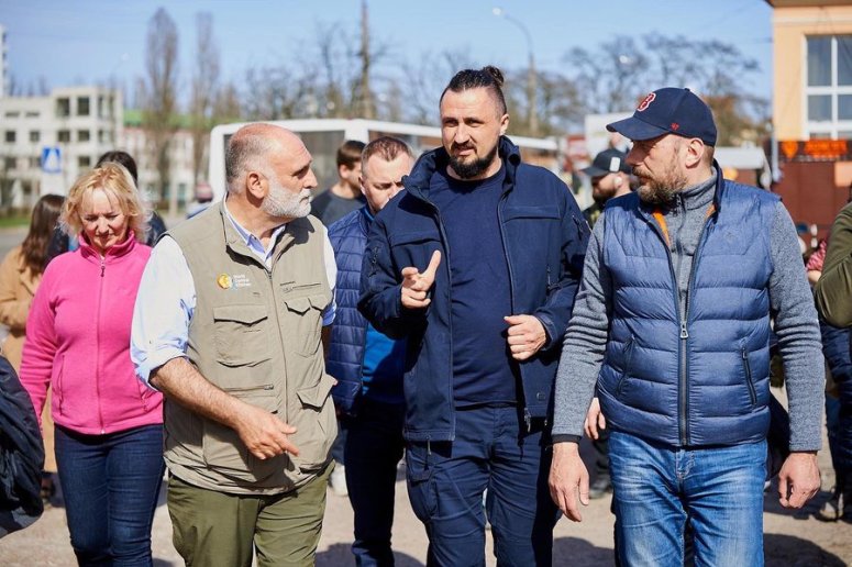 When you tell me about a great father, husband, leader, friend and hero Alexander is it! I’m inspire by his commitment to keep his people safe, delivering food and keeping the economy running! @natemook and I we are proud to call him a friend! @WCKitchen #ChefsForUkraine