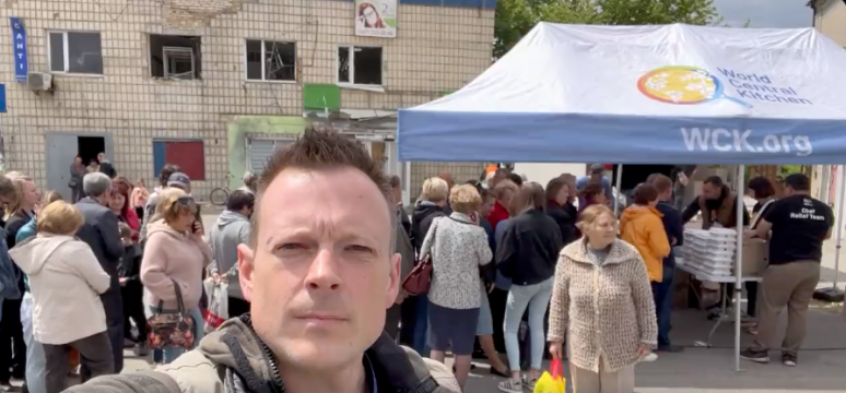 A month ago, it would have been impossible to stand in Makariv outside Kyiv, as it was occupied by invading Russian troops. @natemook reports today from the now-liberated town where the WCK team is delivering food kits & hot meals. Need is high, so we’ll be back! #ChefsForUkraine