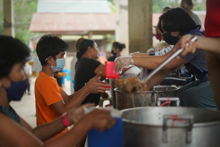 After a devastating typhoon, WCK supports local partners providing hot meals in the Philippines