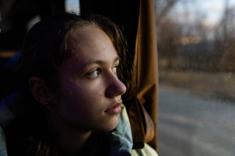 “Right before this I was shopping for my prom dress; it’s my final year of school & life was good, life felt normal.” Alioa, 17, fled Mykolaiv with her 3 siblings & mother. Her father stayed behind. “I don’t know what will happen… to him, to us—to Ukraine.” #ChefsForUkraine