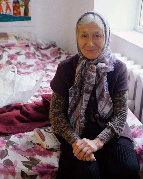 Nadiya, 73, is from the Mykolaiv region. Last month, she & her husband left their home, so WCK brings food kits in Odesa. “The sound of sirens reminds me of the fearful days at home…for each alarm we went down to the bomb shelter to feel at least some safety.” #ChefsForUkraine