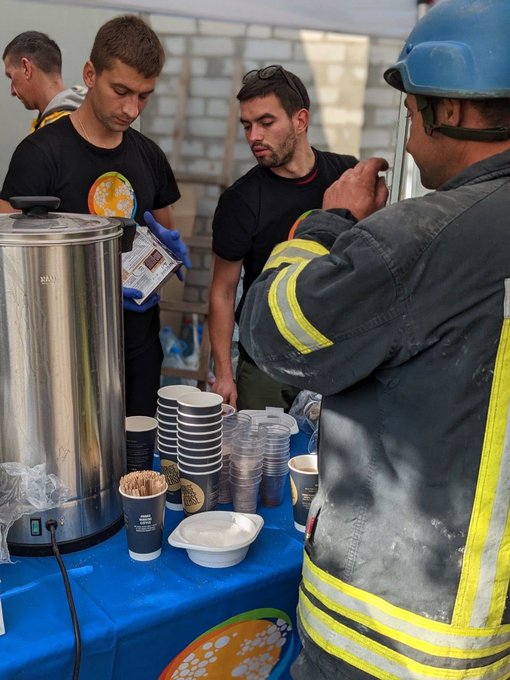 Since the beginning of the invasion, WCK teams across Ukraine have been providing critical food for families living in unthinkable circumstances. As Russia increases horrific attacks in residential areas, WCK remains committed to supporting people impacted. #ChefsForUkraine