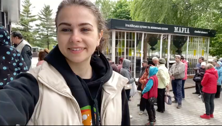 WCK’s Kate checking in from Kharkiv 🎥 This WCK cafe is providing nourishing meals to families from nearby areas liberated just a week ago. In addition to serving food, the team here wanted to give people a place to gather together in community with one another. #ChefsForUkraine