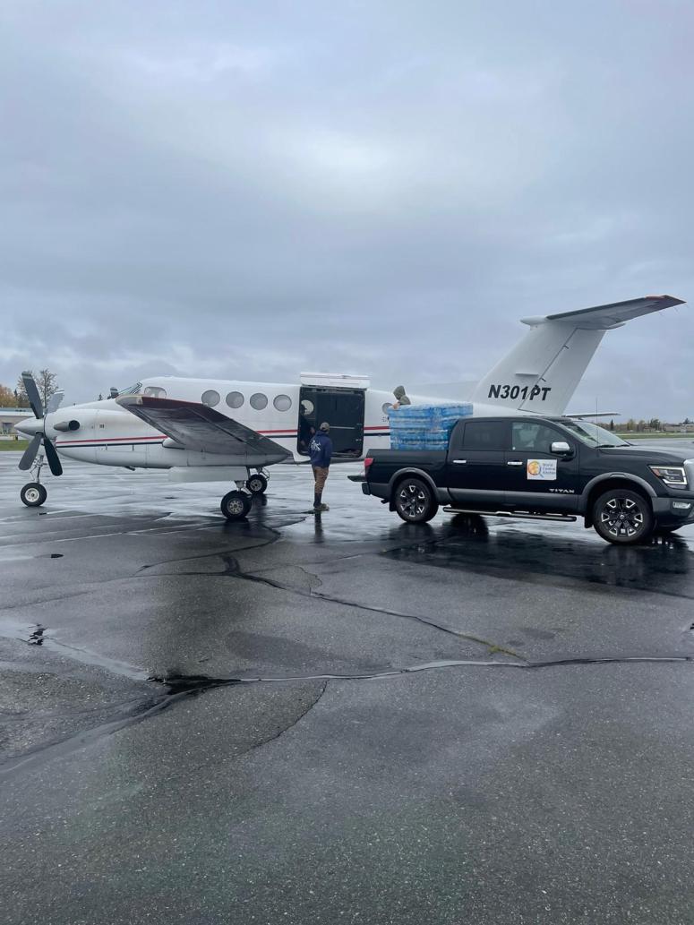 While WCK teams are currently working across the Caribbean, in Ukraine & in Pakistan, our Relief Team in Alaska continues getting water & food to coastal communities affected by the weekend storm—this ✈️ delivery went to families in Golovin & Unalakleet! #ChefsForAlaska