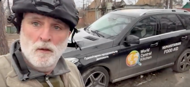Big day in the liberated cities outside Kyiv! 6,000 kilos of food distributed to families still here…plus 600 hot meals today! Curfew is now in place for next few days…So glad we @WCKitchen made it here in time 🙏 We lost a car…but will come back for it! #ChefsForUkraine 🇺🇦