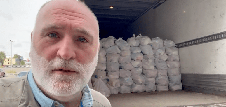 This week in Kyiv 🇺🇦 have seen the amazing work the @WCKitchen #FoodFighters do everyday. 80+amazing Ukrainians work at this warehouse making food kits… already they’ve built over 572,000 kits!! The team started here in April when Bucha & Irpin were liberated. #ChefsForUkraine