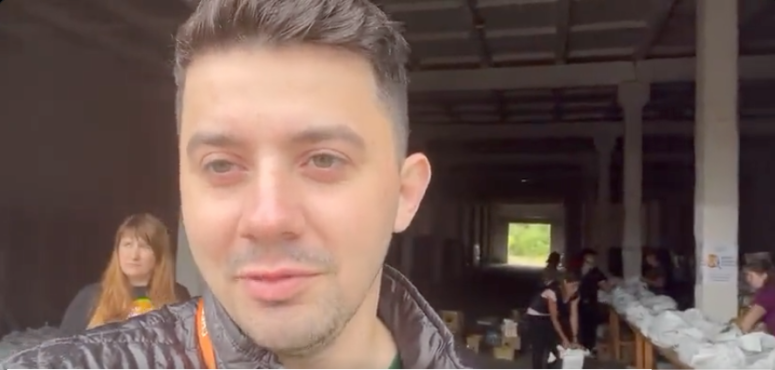 UPDATE from WCK’s Zach who is delivering meal kits to villages right near the Russian border. This region is under constant shelling & there’s no other food aid reaching these families—so we’ve set up a small warehouse where the local team makes 500 kits daily. #ChefsForUkraine