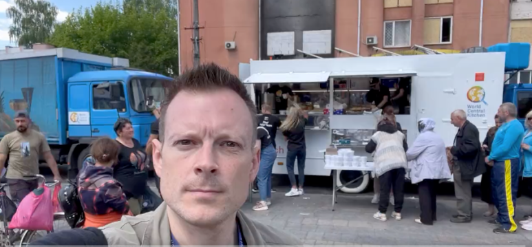UPDATE from @natemook in Borodyanka, a town outside Kyiv left in ruins after occupation by Russian forces. We brought food kits for families & our WCK food truck to serve a tasty meal to residents as they clean up! 2,000 people lined up—numbers grow each week. #ChefsForUkraine 🇺🇦