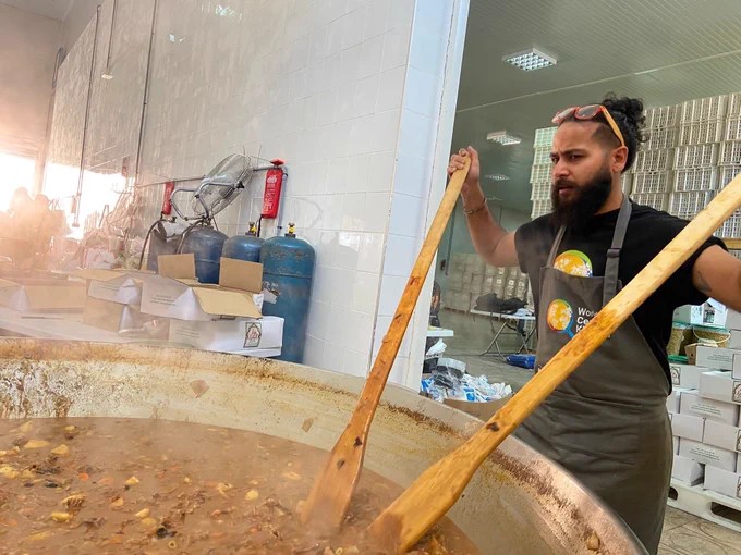 “Having a hot meal warms your heart & gives you a lot of hope.” Angad is helping cook thousands of meals in our Asni kitchen for villages hit by the quake. He first joined WCK in Poland to support people fleeing Ukraine after the Russian invasion began last year. #ChefsForMorocco