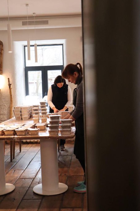 In Kyiv, WCK is working with more than 30 restaurants that continue to provide daily fresh meals to hospitals, shelters & orphanages. Today, 100 Years Back to the Future prepared plates of corn porridge with chicken, cheese, and tomato. #ChefsForUkraine