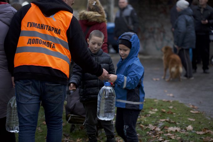 Lack of water is one of the many issues people are facing after Kherson’s liberation—many are collecting it from the Dnipro River. Filling up 5,000 liter barrels of water, WCK set up distribution sites across the city & we’ll be adding more in the coming days. #ChefsForUkraine