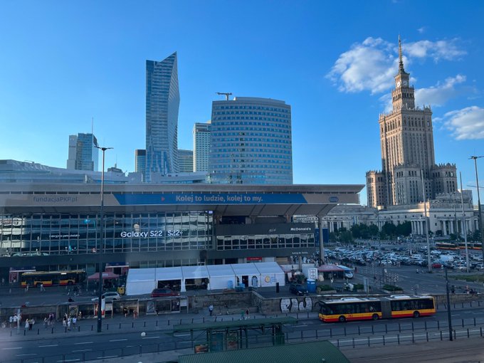 Since February, Warsaw’s Central 🚊 Station has been a busy transit hub for families fleeing Ukraine. Here, Lukas has led a team working each day to provide refugees a comfortable place to eat & rest—we’ve had volunteers from nearly 50 countries come help so far. #ChefsForUkraine