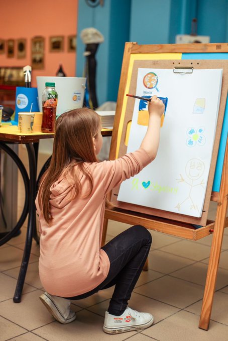 In Poltava, WCK was a part of a special event celebrating art, music, and more for families displaced by the attacks. One of our amazing restaurant partners served 🍦 and many kids enjoyed painting—an opportunity to come together for some fun. 💙 #ChefsForUkraine