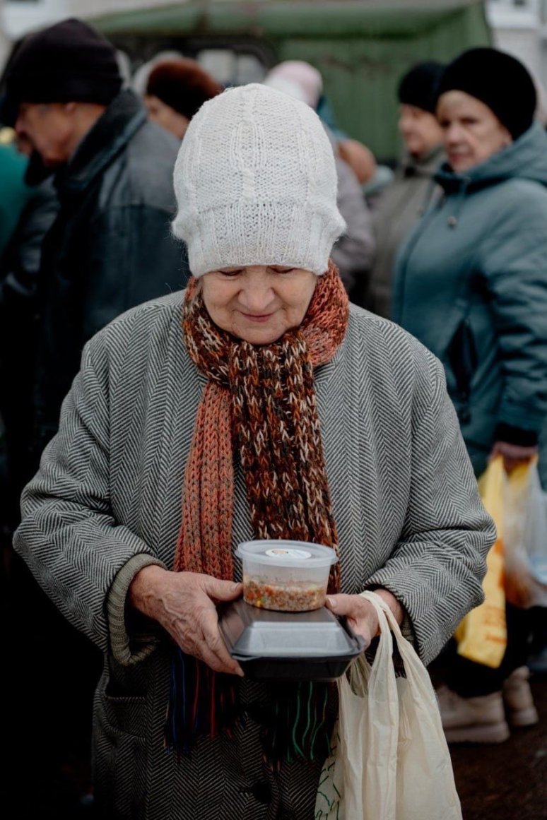The WCK team met Lyubov during weekly meal deliveries in Chernihiv—she has stayed in her home since the beginning of the invasion, living under unimaginable circumstances. When we saw her, she was happy because she just got new windows installed in her apartment. #ChefsForUkraine