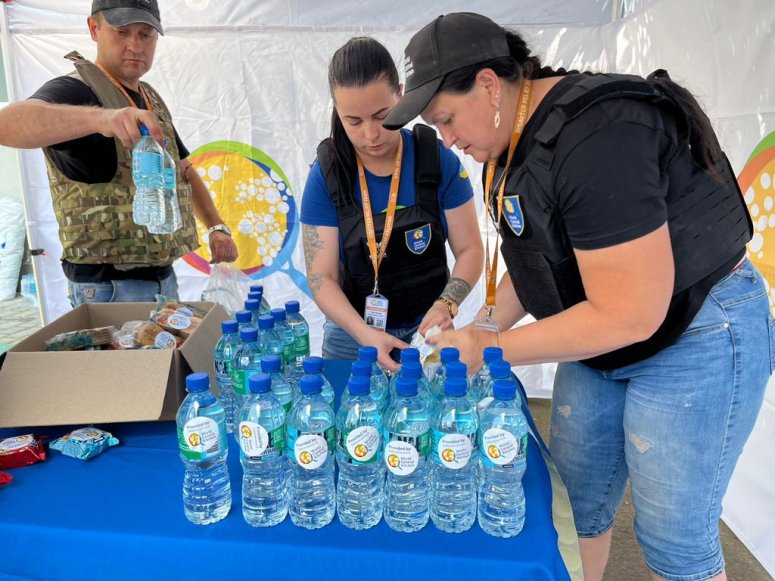 So sad for the Damm destruction in the Dnipro River with terrible consequences. But so hopeful as our amazing @Ukraine team @WCKitchen began cooking increasing the meal output in hours to help the people affected by the water damage in many communities…#ChefsForUkraine