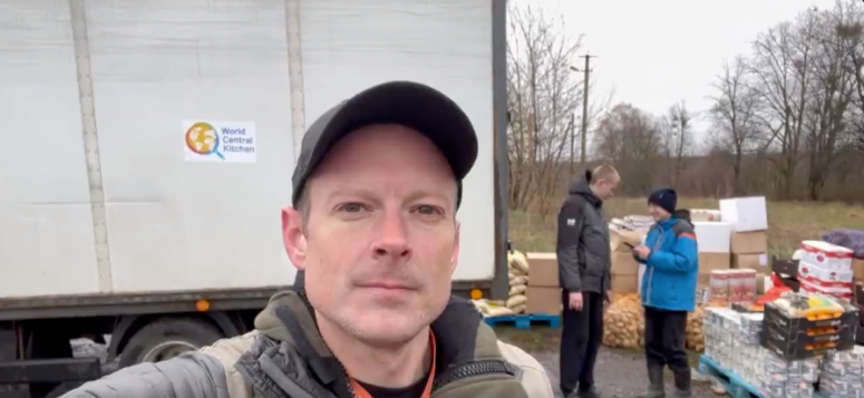 Stuck between Ukrainian & Russian lines, this village has been cut off from accessing food. There’s no markets nearby & gas stations are empty. So we coordinated to bring a truck full of food for families to cook. We’re doing this in many places around Kharkiv! #ChefsForUkraine