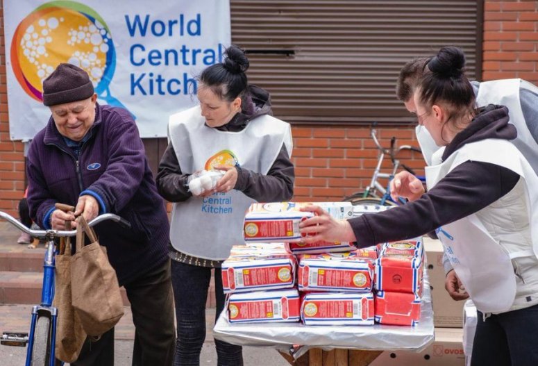 With 30 WCK warehouses across Ukraine, we’ve delivered over 9 millions pounds of food to communities in need. From our distribution center in Kyiv, local teams are bringing hot meals with grocery bags for families to cook with to cities & villages in the north. #ChefsForUkraine