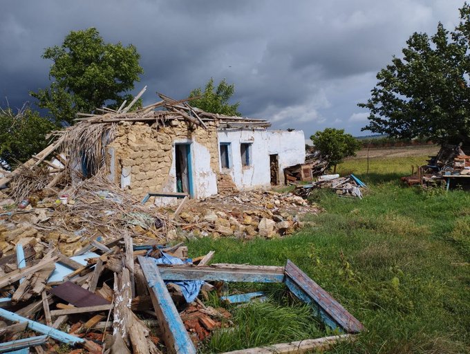 Kashpero-Mykolaivka is a village in the Mykolaiv region of Ukraine. Under Russian occupation for 9 days, residents here are still recovering, and infrastructure has been heavily damaged or destroyed. WCK brought hot meals & coloring books for the young kids. #ChefsForUkraine