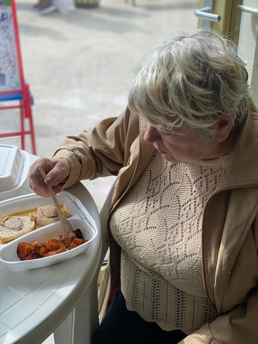 We @WCKitchen are now serving meals to Ukrainians in 7 countries after starting in Slovakia 🇸🇰 this week! This is the Košice train station…on the menu was rolled pork with spinach, sesame chicken, potatoes, rice with vegetables & pickles. #ChefsForUkraine 🇺🇦