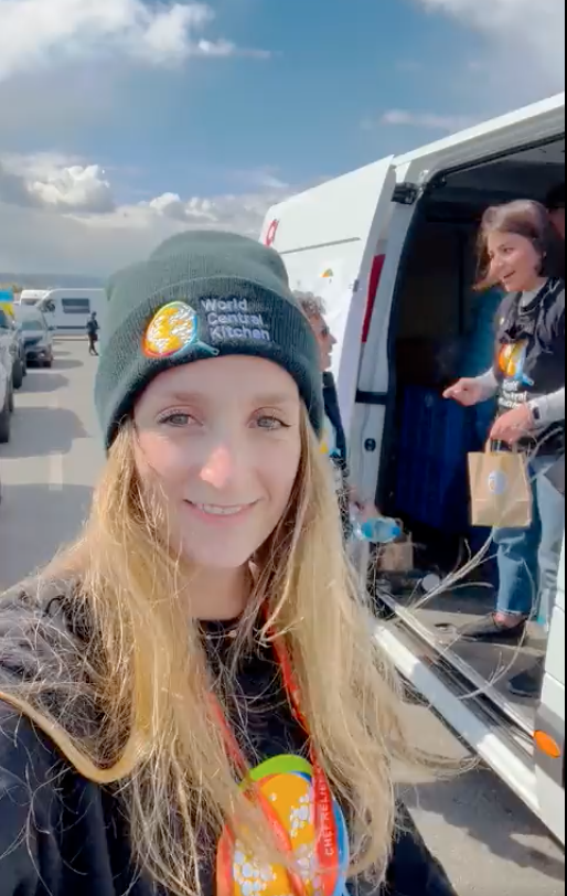 WCK’s Anna checking in from the Poland border where our team heard of long lines of people waiting to cross into Ukraine. Quickly loading up a vehicle with sandwiches, fruit, freshly baked banana bread & water, we delivered Easter lunch to anyone who was hungry! #ChefsForUkraine