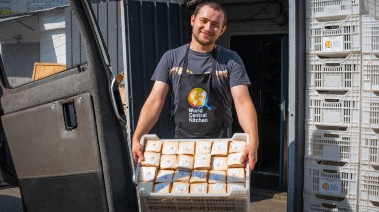 “Helping people with what I can is a great success for me in such a difficult time.” Dima has cooked with WCK since the early days of our Ukraine efforts. A skilled young chef, Dima also cares for his brother & grandma after losing his mom to Covid last year. #ChefsForUkraine 🇺🇦