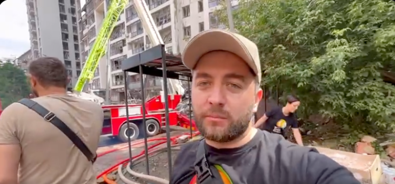 UPDATE from WCK’s Vasyl & Kate on the ground of the missile attack in Kyiv. At least one person was killed, many injured—rescuers are still searching for survivors. We’ve been handing out food & water for everyone. Residents are in shock and have lost everything. #ChefsForUkraine