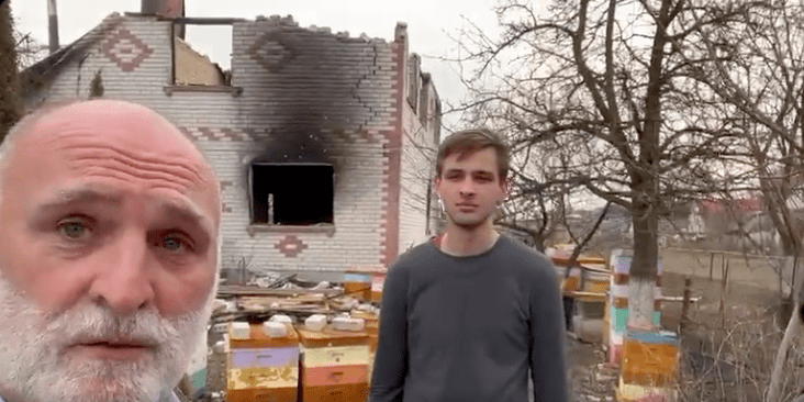 I’m here with a new friend…an amazing beekeeper near Chernihiv north of Kyiv! He lost 80 percent of his hives…his house & car shelled by bombs, but he still donates the honey to hospital, shelters…anyone who needs. @WCKitchen is going to help him rebuild! #ChefsForUkraine 🇺🇦