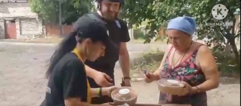 Today’s video was shared by our local @WCKitchen team who have been delivering hot meals and food kits in Chasiv Yar in eastern Ukraine…where a Russian missile attack killed 49 innocent people in an apartment building. This is why we do what we do! #ChefsForUkraine 🇺🇦