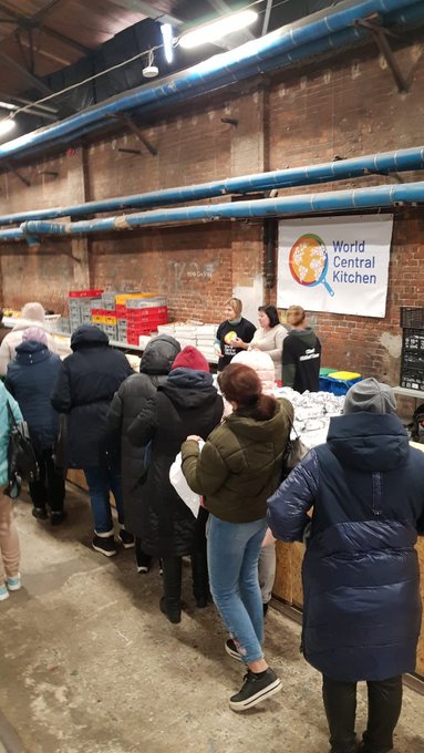 WCK has expanded our response efforts to Wrocław, Poland! The city has seen large numbers of refugees from Ukraine, so today we began serving nourishing meals at this resource hub where families are coming to pick up supplies & access other services. #ChefsForUkraine