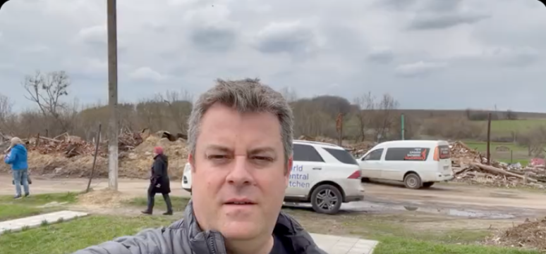 This weekend the WCK team reached a newly-accessible area of Ukraine with food kits for families. @cheftkilcoyne reports in from Bytytsya—just outside Sumy. The town hosted evacuees from Trostyanets after it was occupied. Until markets reopen, we will be here! #ChefsForUkraine 🇺🇦