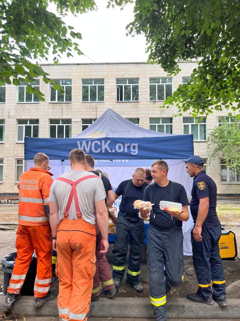 On Monday, a series of drones attacked residential buildings in Sumy—a city 20 miles from the Russian border. WCK was on site for 3 days providing nourishing meals to residents unable to return home & rescue crews searching for survivors and clearing debris. #ChefsForUkraine