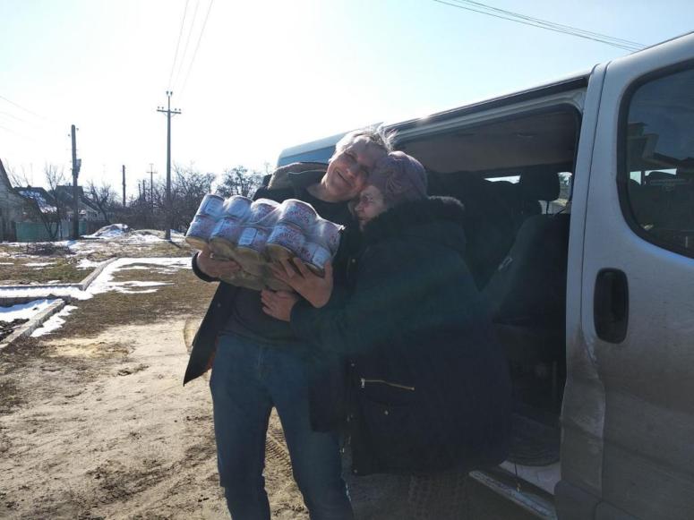 Today the WCK team was able to deliver ingredients for families to cook with in Kup’yans’k🇺🇦 Working with dedicated volunteers, these food items made it all the way across the country from Lviv to this city east of Kharkiv—and tomorrow we’ll deliver to Chernihiv. #ChefsForUkraine