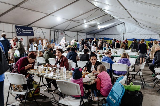 Last night, the WCK team in Ukraine met a large group of refugees from Mariupol, Kherson & Berdyansk—now occupied by Russians. To escape, they waited at a checkpoint for days. We served a hot meal with chicken & salad, water, tea & coffee. Families were also given WCK food kits.