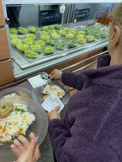 Our meal voucher program for Ukrainian refugees is up & running in Lviv! Families living nearby to WCK partner cafes can come get free meals every day—and choose what they want to eat! We will be expanding this program to more locations in Lviv & other cities. #ChefsForUkraine 🇺🇦