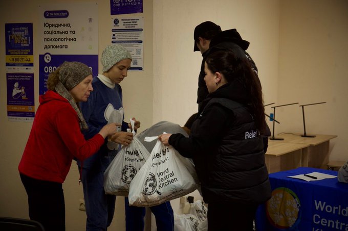 WCK provided food kits to people temporarily living in a social services center in Odesa who were displaced by conflict. Among the temporary residents are people from Gaza who evacuated their homes and made the journey to Ukraine where they have family ties. #ChefsForUkraine