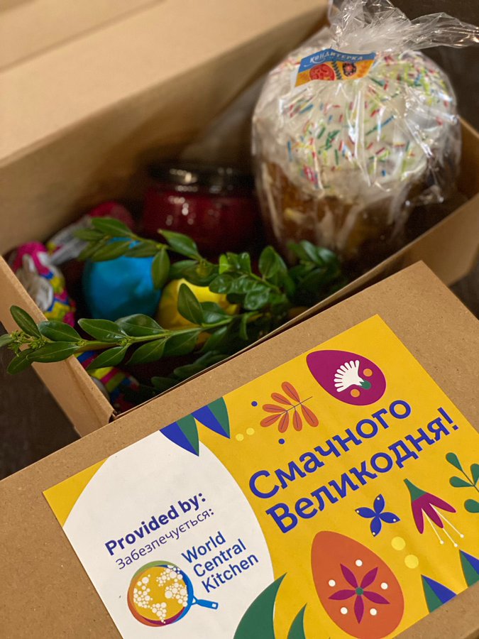 Tomorrow is Easter in Ukraine! WCK teams across the country are baking special treats for families. In Lviv, our partner FEST is making 2,500 gift boxes for refugees. Here’s a look behind the scenes at the incredible operation! #ChefsForUkraine 🇺🇦