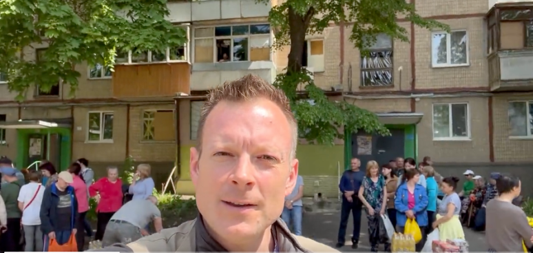 100 days since the full-scale invasion of Ukraine began, @natemook is reporting from the Saltivka neighborhood in Kharkiv. This area was under attack until recently & seniors are just starting to return from living underground. But there’s no food access nearby. #ChefsForUkraine