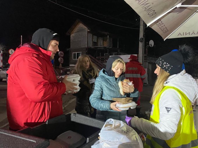 In Romania, WCK restaurant partner La Pranz & local organization Farmecul Vietii provide meals at the Sculeni border—even late into the night. The team also created a space at the Iași train station where families eat & rest while waiting for their next train. #ChefsForUkraine