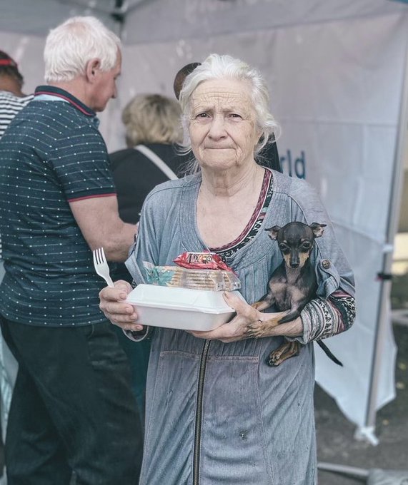 Ukrainian residents like Luda & her pup Archy have been picking up hot meals and sandwiches from WCK teams responding to the disastrous flooding following the destruction of the dam—areas like Kherson have continued being shelled as evacuations are underway. #ChefsForUkraine