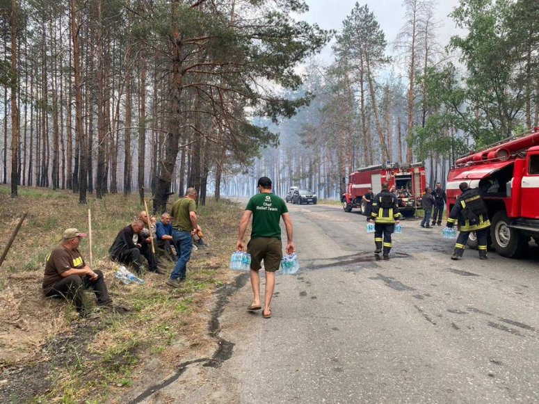 WCK teams in eastern Ukraine responded to forest fires this weekend sparked by Russian shelling in the region. Fires like these have become common around Lyman as attacks intensify. Our team provided meals and water to first responders working to contain the blaze.