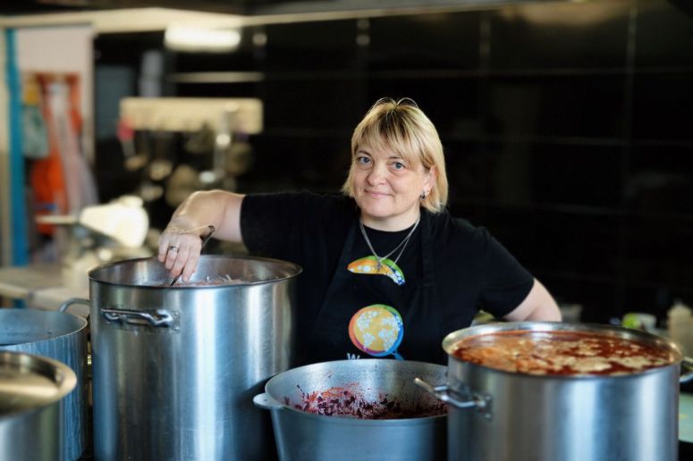 “Now all Ukrainians are a big, friendly family—if someone lost home & is forced to seek a safer place elsewhere, we should do everything we can to make them feel at home. And hot meals are one of the most important things associated with home.” Lena, Odesa 🇺🇦 #ChefsForUkraine