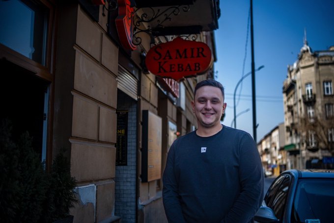 “Hearing the entire truck of kebabs got distributed in 10 minutes motivates our team to work even harder to ensure that everything is delivered at top quality.” Kuba is the manager of Samir Kebab—a restaurant in Poland helping WCK provide meals near the border. #ChefsForUkraine