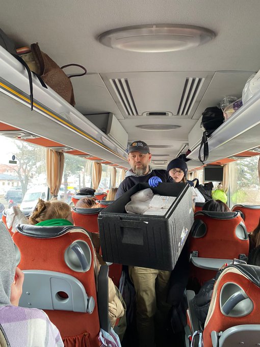 As families get onto buses at the Siret border crossing in Romania, WCK restaurant partner Perla Romaniei is serving warm, pressed panini. The owner is also a graphic design teacher, and his students have come to help volunteer to ensure everyone has a hot meal. #ChefsForUkraine