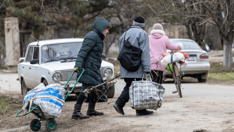 In the de-occupied Kherson region, communities are trying to adjust to life without reliable water, electricity, or gas. The WCK team provides grocery kits to families trying to get back on their feet, ensuring they have access to food and a network of support. #ChefsForUkraine